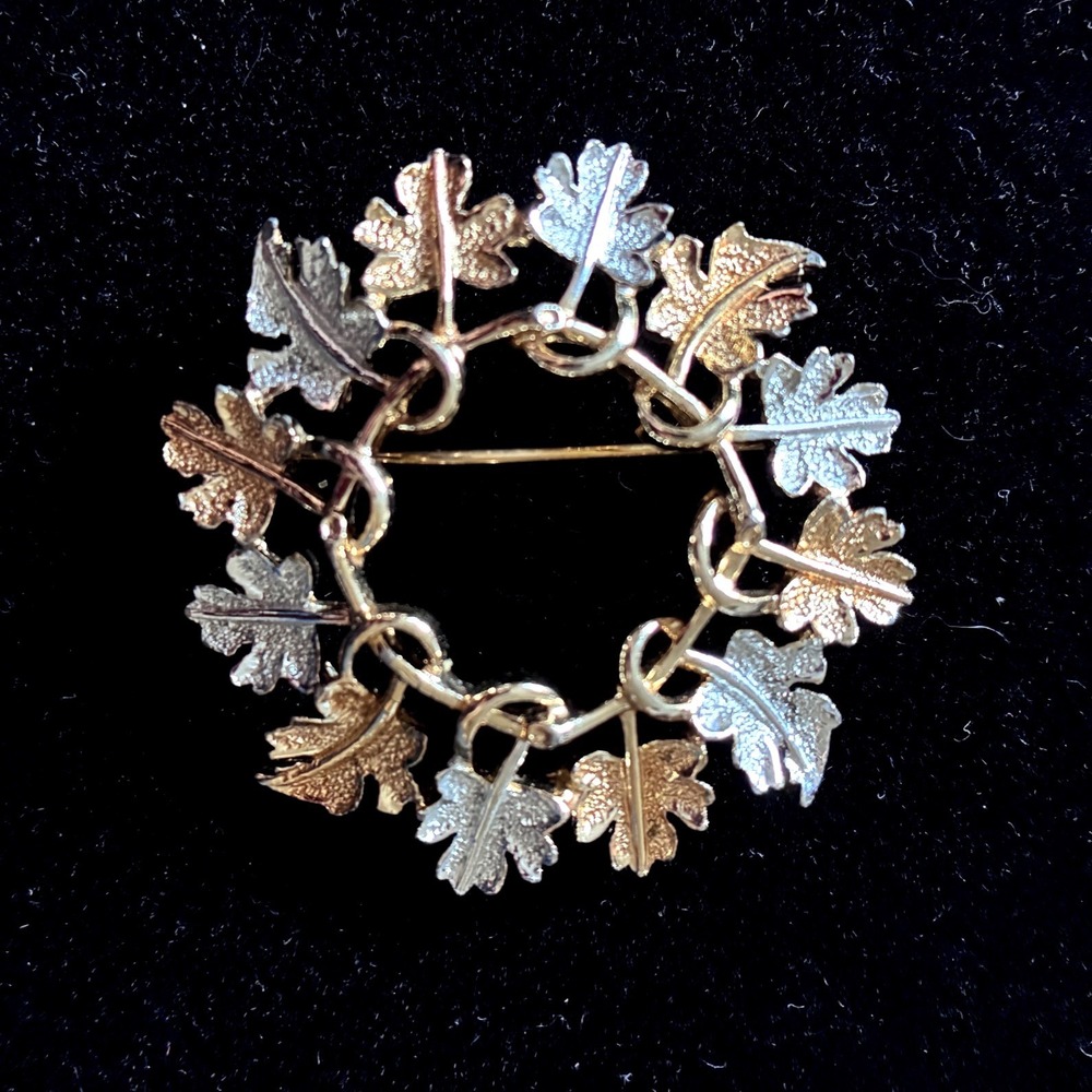 Sarah Coventry Vintage Maple Leaf Wreath Brooch Tri-Color Gold Silver Copper EU